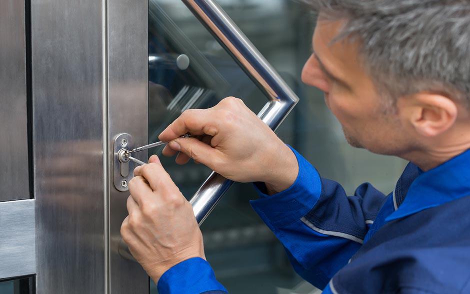 soigneux serrurier ouverture de porte Paris 6